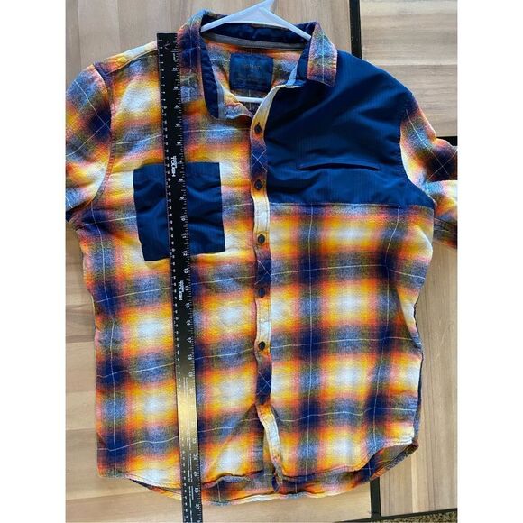 ‎Nomad Button Down Flannel - Picture 5 of 6